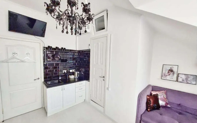 Квартира Cтудия Белая