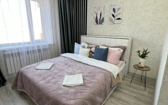 Prevoskhodnaya Trekhkomnatnaya Kvartira na Yugo-Vostoke Flat