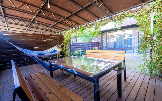 Uyutny Taunkhaus V Tsentralnom Rayone Sochi Private House