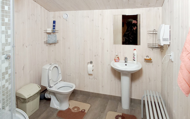 Четырёхместный полулюкс Comfort с красивым видом из окна (общая ванная комната) — фото 4