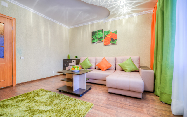 5 Zvezd Vozle Ledovoj Arenyi Traktor Apartments