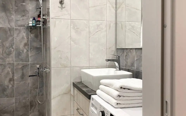 Апартаменты двухкомнатные с двумя кроватями, гардеробной и кухней-гостиной