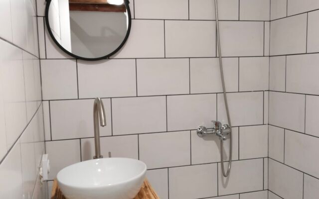 Ryadom S Metro I Parkom Krylyya Sovetov Apartments