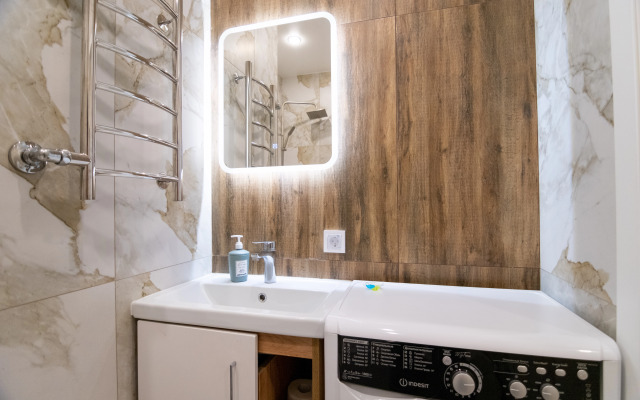 V Tikhom Rayone Na Dvoikh Apartments