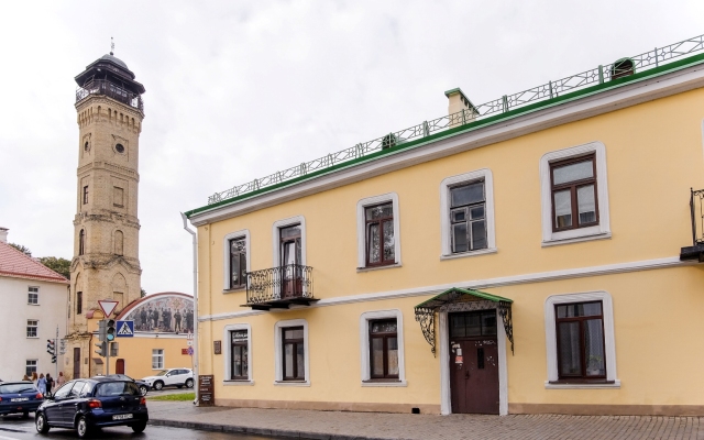 EvroUjut Prostornye chetyrehkomnatnye apartamenty v centre Apartments