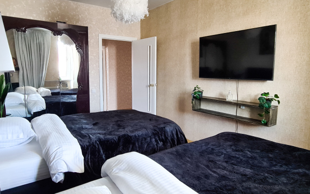 Апартаменты Тундровая 12 трехкомнатная