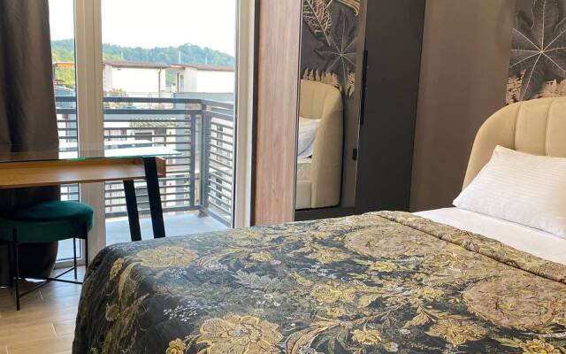 Ajax Na Polyanskoy S Terrasoy Na Kryshe Apartments