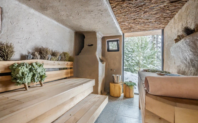 We Lodge Hotel