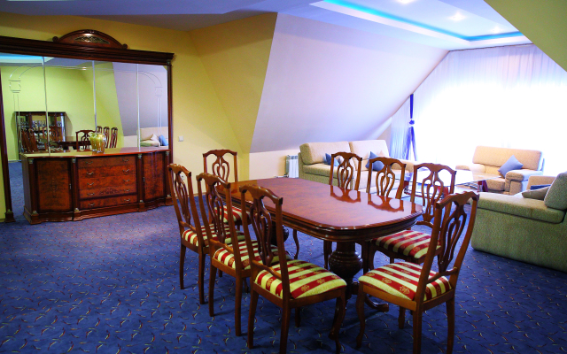 Gostinichno-Razvlekatelnyij Kompleks Kontinent Hotel