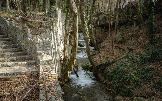 Dvukhetazhnaya S Terrasoy Otdykh U Ruchyya Flat