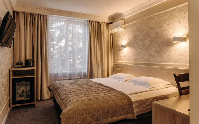Hotel Zvezda