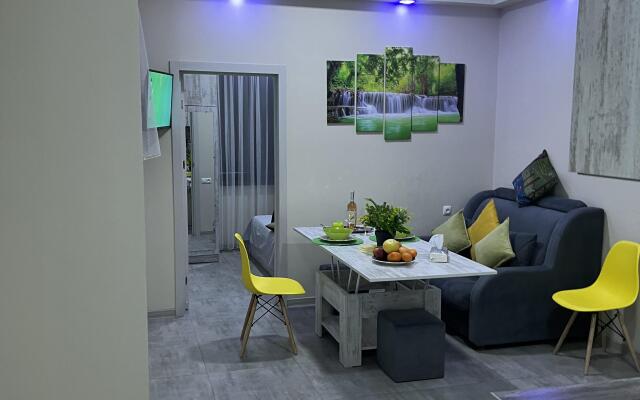 Comfort With Green Refreshing Interior Apartments