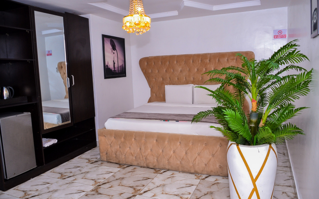 247 Luxury Hotel