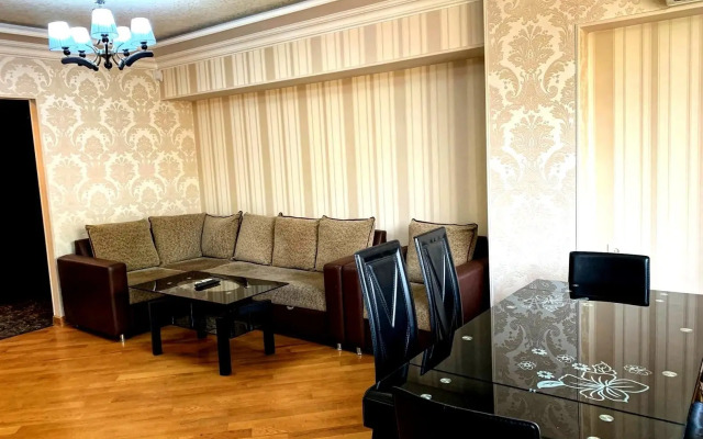 Perte House on Khorenatsi 25 Apartments