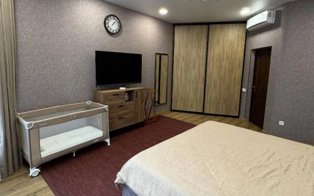 S Basseynom I Baney Private House