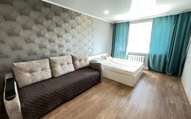 Na Ulitse Bratyev Zhabrovykh 3 Flat