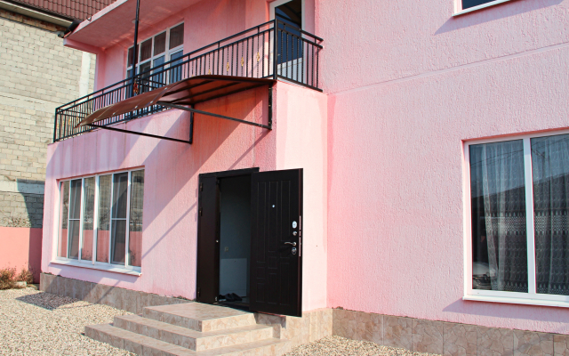 Rozovaya Laguna Guest House
