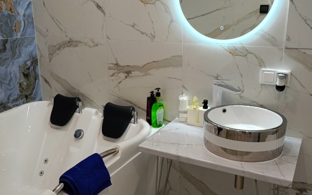 Na Bratyev Tkachevykh 15 Apartament