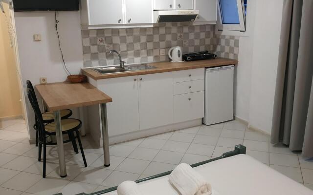 Отель Renia Studios