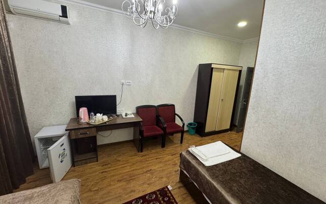 RATMINA Hotel