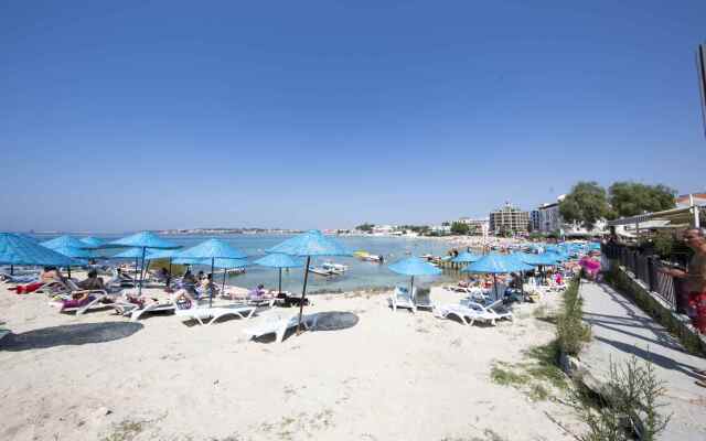 Отель Tuntas Beach Altinkum