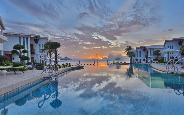Vannee Golden Sands Beachfront Resort