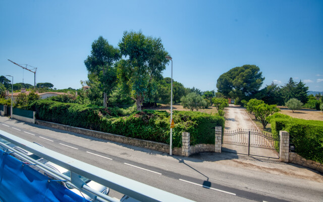 Luxurious 2BD W/seaview In Cap D'antibes Apartments