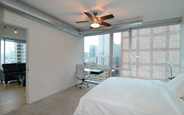 In River North with Balcony View Apartment