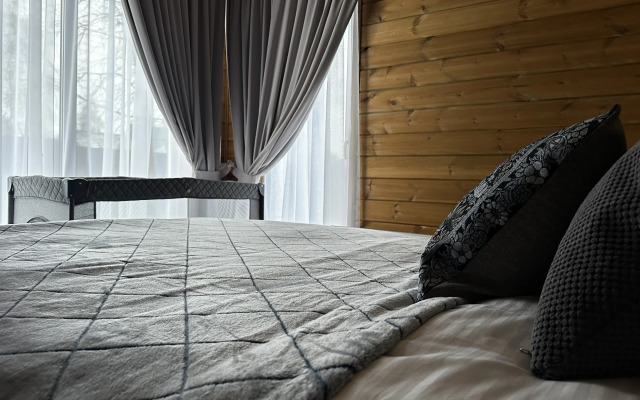 S Saunoy I 3 Spalnyami Guest house