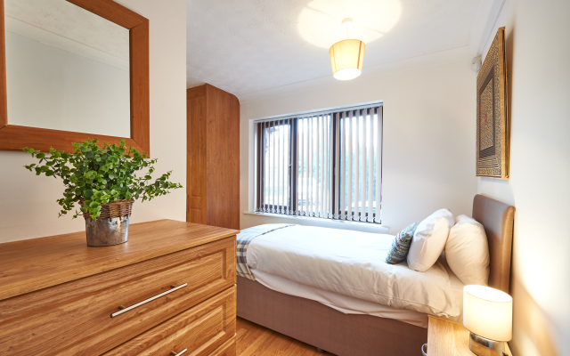 Furzton Serviced Houses - Shortstay MK Guest House