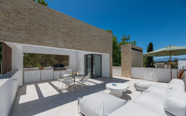 All About Villa Lavanda