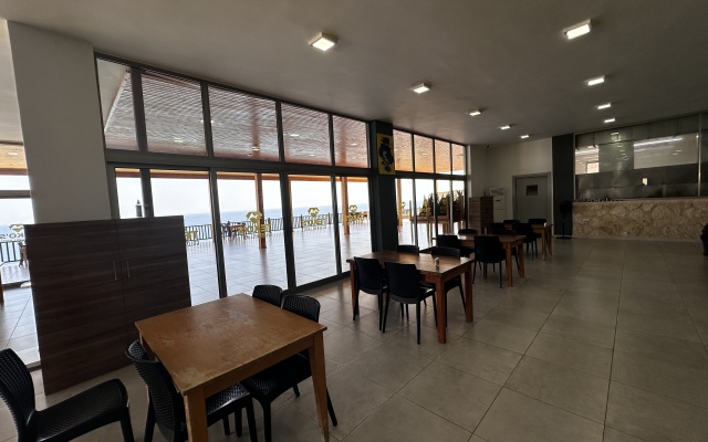 Teko's Golden Hill Hotel