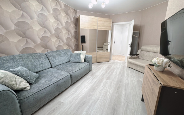 Dvuhkomnatnye  Morskaya Simfonya-2, s vannoj , s vidom na bassejn dlya bol'shoj sem'i Apartament