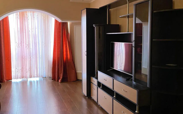 V Tsentre Na Ul. Tkachenko 1/75 Flat