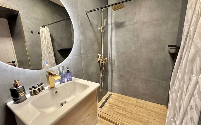 Shikalad Kmv Lyuks V Tsentre 8 Flat