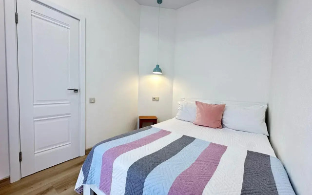 Yutnaya Studiya S Ponoramnimi Oknami V centre Adlera More Flat