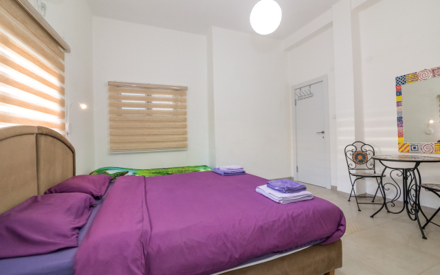 Car4 U Studio Apartments