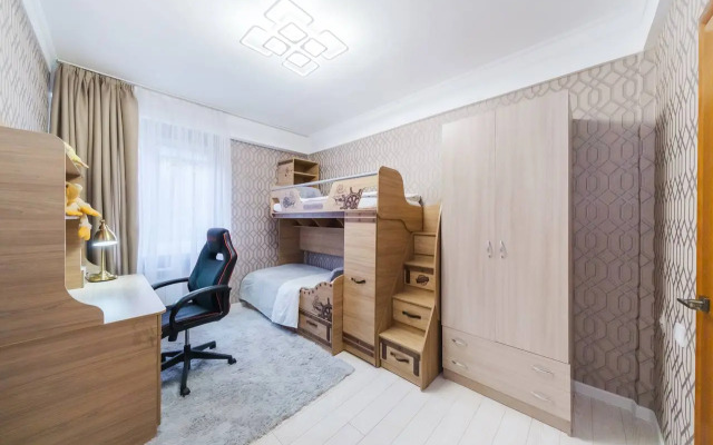 Italyyanskaya S Bolshoy Verandoy Flat