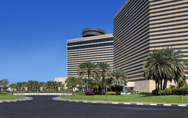Отель Hyatt Regency Dubai & The Galleria Residence