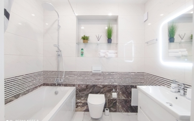 2-h komnatniye Lyuks V Tsentre Novyij Dom Apartments, 75 m2