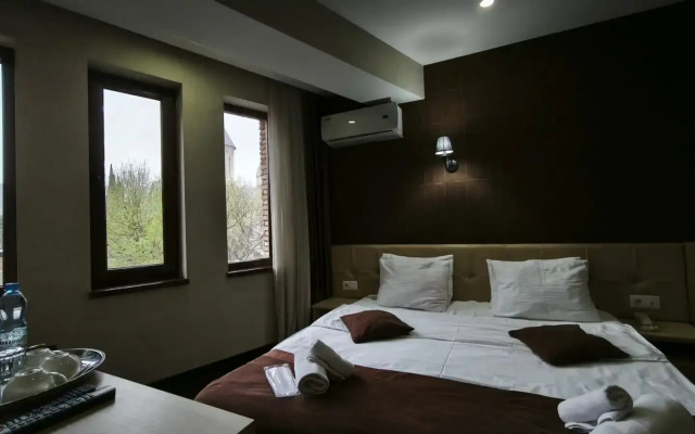 Voyager Hotel