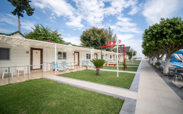 Armas Beach Hotel