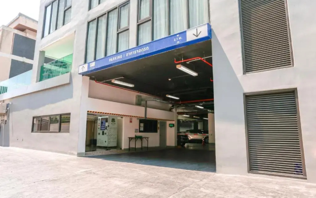 Holiday Inn Express and Suites Bangkok Central Pier by IHG