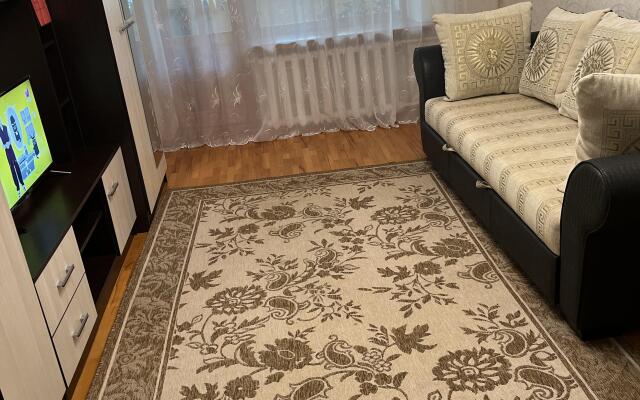 3-Kh Komnatnaya Kvartira V Udobnom Rayone Apartments
