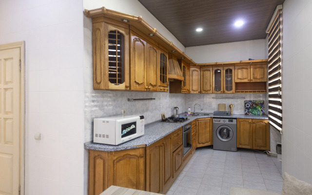 Dvukhspalnaya S Gostinnoy Komnatoy Na Torgovoy k5 Flat