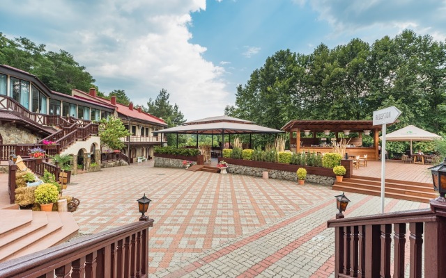 Kurortnyj otel' Polana Skazok