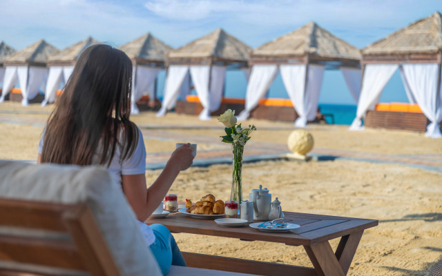 Regency Sealine Camp Camping