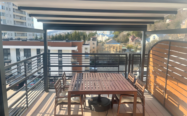 Casablanka Hit s Bolshoy Terrasoy s Vidom na More Apartments