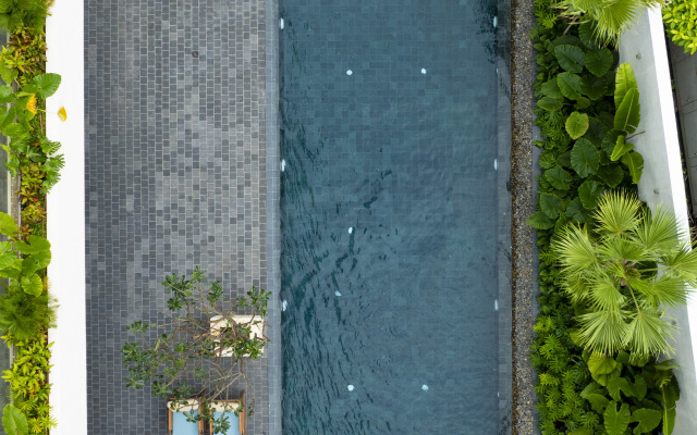 Отель Iconic Long Hai