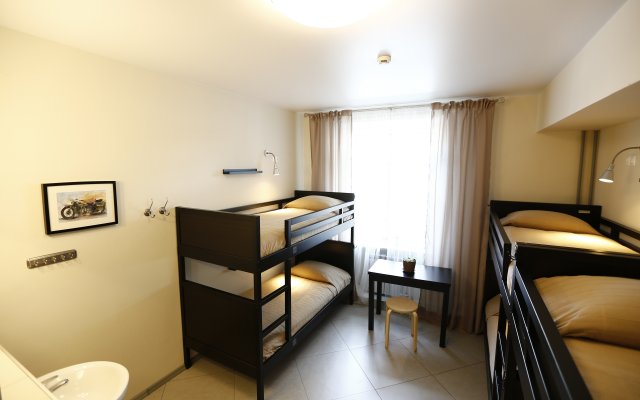 U Vokzala Brenson Hostel